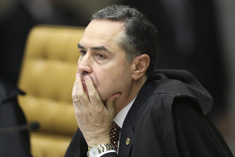 Senado de Brasil vota por limitar facultades de Tribunal Supremo
Luis Roberto Barroso, juez del Tribunal Supremo de Brasil Senado de Brasil vota por limitar facultades de Tribunal Supremo
Luis Roberto Barroso, juez del Tribunal Supremo de Brasil