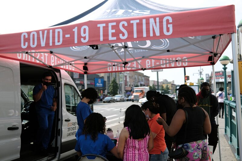 Posto de teste de Covid-19 no bairro do Brooklyn, em Nova York, em 26 de julho. Posto de teste de Covid-19 no bairro do Brooklyn, em Nova York, em 26 de julho.