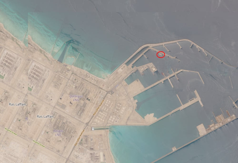 Una imagen de satélite muestra al Al Rayyan (rodeado en rojo) atracado en Ras Laffan, Qatar, el 13 de mayo, antes de su travesía.Fuente: Copernicus Sentinel 2 Una imagen de satélite muestra al Al Rayyan (rodeado en rojo) atracado en Ras Laffan, Qatar, el 13 de mayo, antes de su travesía.Fuente: Copernicus Sentinel 2