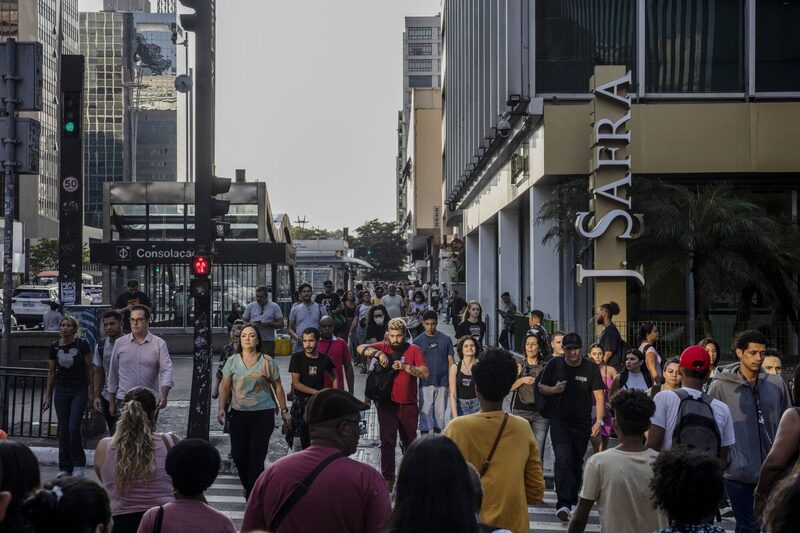 Pedestrians in the financial district of Sao Paulo, Brazil, on Wednesday, March 22, 2023. Brazil’s central bank will likely hold its key interest rate steady for the fifth straight meeting, resisting President Luiz Inacio Lula da Silva’s push for lower borrowing costs as government efforts to regain fiscal credibility get delayed. Pedestrians in the financial district of Sao Paulo, Brazil, on Wednesday, March 22, 2023. Brazil’s central bank will likely hold its key interest rate steady for the fifth straight meeting, resisting President Luiz Inacio Lula da Silva’s push for lower borrowing costs as government efforts to regain fiscal credibility get delayed.