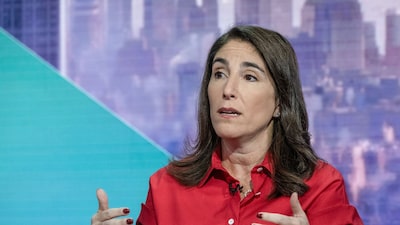 Membros dissidentes do Fed defendem aumento de juros para conter a inflação nos EUA Membros dissidentes do Fed defendem aumento de juros para conter a inflação nos EUA
