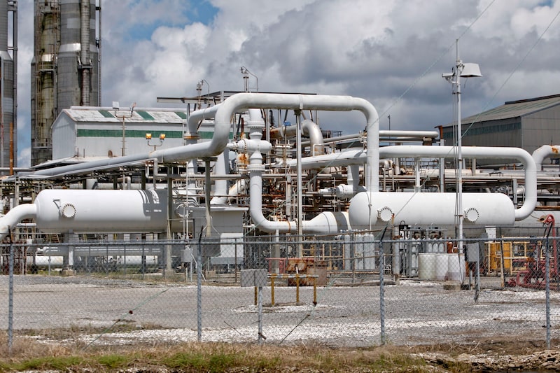 La planta de procesamiento de gas operada por Enterprise Products Partners LP se ve el 7 de septiembre de 2010 en Yscloskey, Luisiana. Enterprise Products Partners LP es el mayor operador de gasoductos de EE. UU. La planta de procesamiento de gas operada por Enterprise Products Partners LP se ve el 7 de septiembre de 2010 en Yscloskey, Luisiana. Enterprise Products Partners LP es el mayor operador de gasoductos de EE. UU.