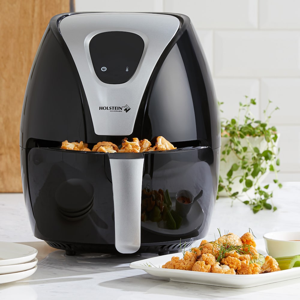 Las freidoras de aire se han vuelto un electrodoméstico popular. Las freidoras de aire se han vuelto un electrodoméstico popular.