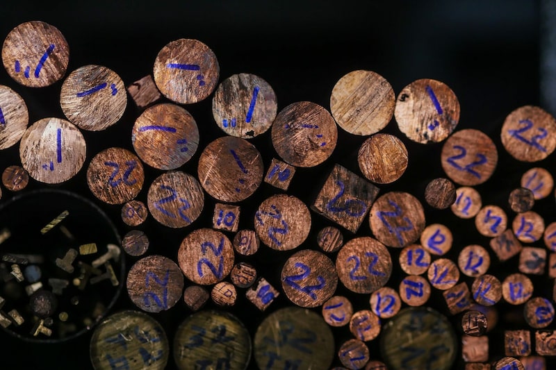Barras y varillas de cobre y latón en un distribuidor mayorista de metales en Bombay, India, el sábado 27 de abril de 2024. Barras y varillas de cobre y latón en un distribuidor mayorista de metales en Bombay, India, el sábado 27 de abril de 2024.