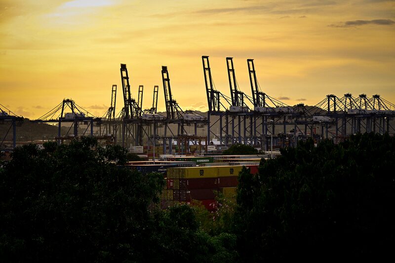 Vista del Puerto de Balboa, gestionado por CK Hutchison Holdings, con sede en Hong Kong, situado a la entrada del Canal de Panamá en Ciudad de Panamá, el 12 de marzo de 2025. (Foto de MARTIN BERNETTI/AFP vía Getty Images) Vista del Puerto de Balboa, gestionado por CK Hutchison Holdings, con sede en Hong Kong, situado a la entrada del Canal de Panamá en Ciudad de Panamá, el 12 de marzo de 2025. (Foto de MARTIN BERNETTI/AFP vía Getty Images)