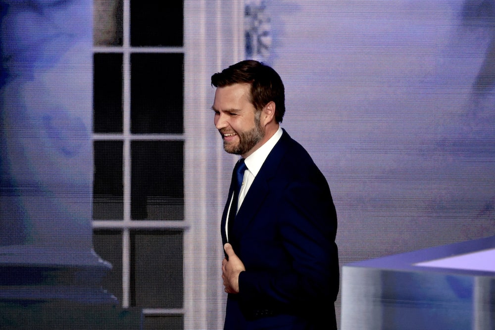 JD Vance llega para hablar en la tercera noche de la Convención Nacional Republicana en Milwaukee, Wisconsin, el 17 de julio. JD Vance llega para hablar en la tercera noche de la Convención Nacional Republicana en Milwaukee, Wisconsin, el 17 de julio.