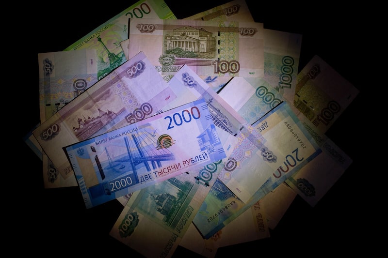 De acuerdo con Moscow Exchange, el mercado de divisas ruso es el principal centro de liquidez del rublo y desempeña un papel clave en la estabilidad del sistema financiero nacional. De acuerdo con Moscow Exchange, el mercado de divisas ruso es el principal centro de liquidez del rublo y desempeña un papel clave en la estabilidad del sistema financiero nacional.