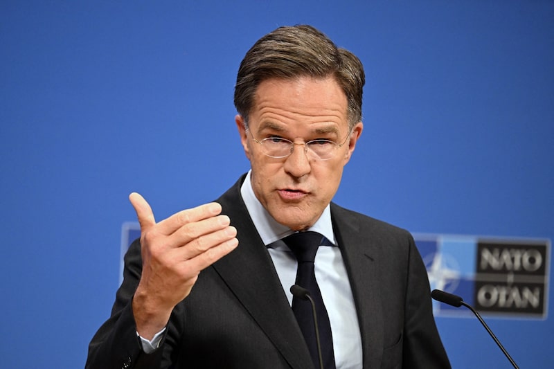 Mark Rutte disse que o pacto firmado entre Washington e Teerã ajuda a reduzir a ameaça nuclear iraniana e pode contribuir para a estabilidade regional. Mark Rutte disse que o pacto firmado entre Washington e Teerã ajuda a reduzir a ameaça nuclear iraniana e pode contribuir para a estabilidade regional.
