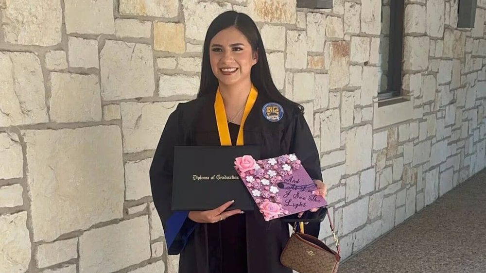 Any Lucía López Belloza en su graduación del instituto en Texas. Any Lucía López Belloza en su graduación del instituto en Texas.