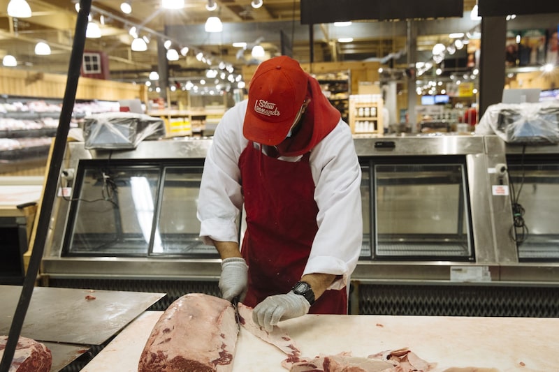 Apesar da queda dos preços pagos aos pecuaristas, consumidores ainda não sentiram o reflexo nos valores pagos pela carne bovina Apesar da queda dos preços pagos aos pecuaristas, consumidores ainda não sentiram o reflexo nos valores pagos pela carne bovina