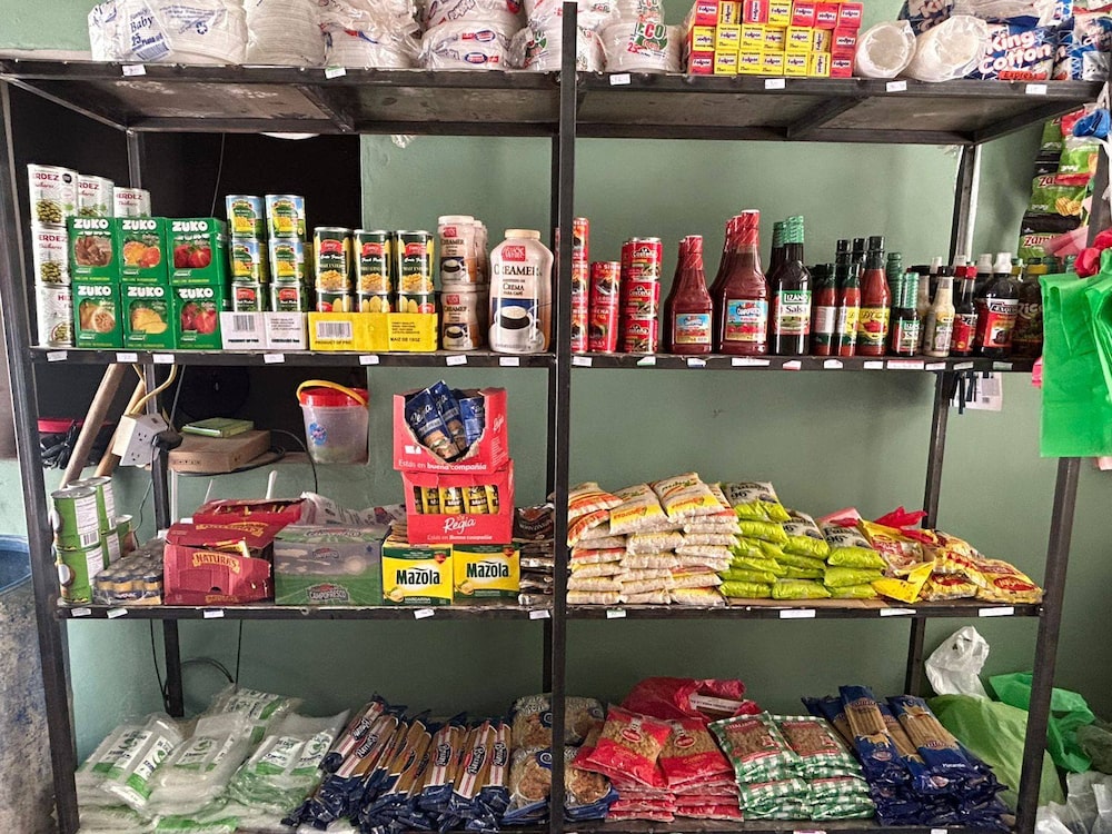 Abarrotes en una pulpería en el municipio El Triunfo, al sur de Honduras. Abarrotes en una pulpería en el municipio El Triunfo, al sur de Honduras.