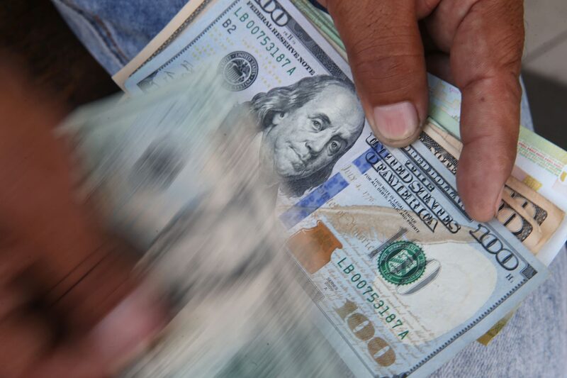 Tipo de cambio del dólar en Perú cierra estable este martes 17 de agosto, con tendencia al alza. Tipo de cambio del dólar en Perú cierra estable este martes 17 de agosto, con tendencia al alza.