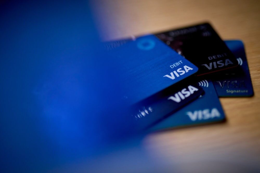 Tarjetas Visa preparadas para una fotografía en Nueva York, EE.UU. Tarjetas Visa preparadas para una fotografía en Nueva York, EE.UU.