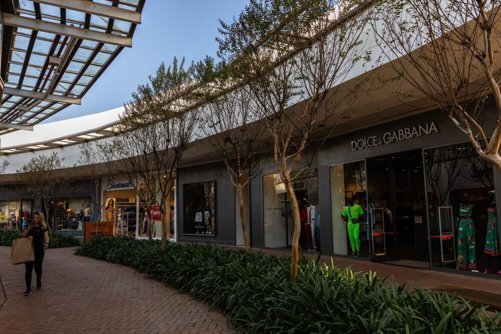Loja Dolce & Gabbana no Catarina Fashion Outlet, em São Roque: região terá novo shopping voltado para a alta renda em 2024, em projeto da JHSF Loja Dolce & Gabbana no Catarina Fashion Outlet, em São Roque: região terá novo shopping voltado para a alta renda em 2024, em projeto da JHSF