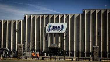 JBS faz oferta de US$ 1,2 bilhão para comprar fatia restante da Pilgrim’s Pride JBS faz oferta de US$ 1,2 bilhão para comprar fatia restante da Pilgrim’s Pride