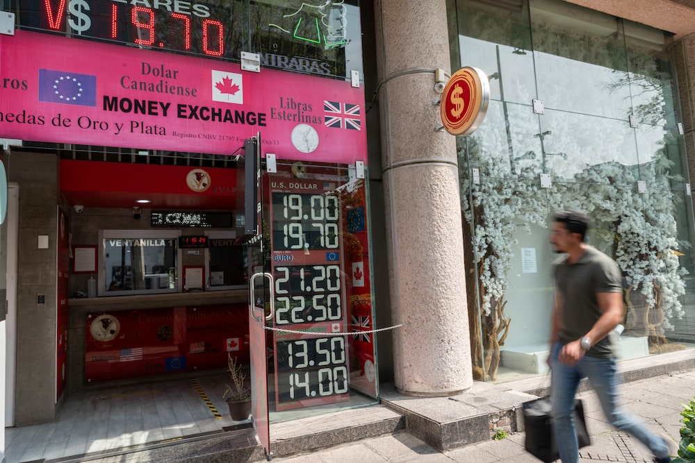 Tipo de cambio Diario Oficial, Banco Azteca y otros bancos Tipo de cambio Diario Oficial, Banco Azteca y otros bancos