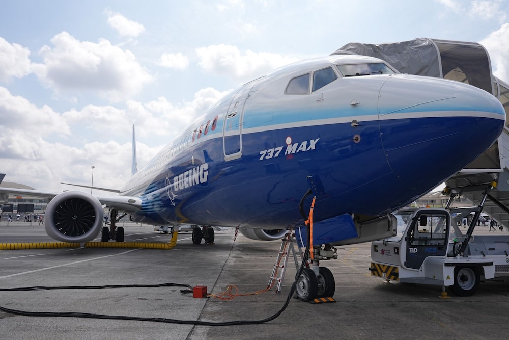 Un avión de pasajeros Boeing 737-10 Max en el Salón Aeronáutico de París de 2023 en Le Bourget, Francia. Un avión de pasajeros Boeing 737-10 Max en el Salón Aeronáutico de París de 2023 en Le Bourget, Francia.