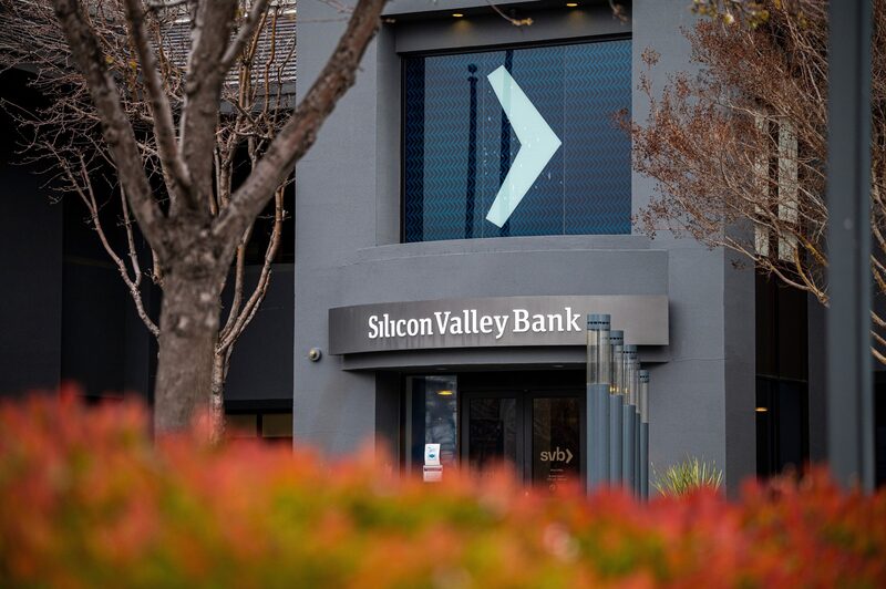 Los bonos del SVB Financial Group se desploman junto con sus acciones después de que la empresa se haya movilizado para reforzar su capital tras las pérdidas registradas en su cartera de valores y la ralentización de la financiación. Los bonos del SVB Financial Group se desploman junto con sus acciones después de que la empresa se haya movilizado para reforzar su capital tras las pérdidas registradas en su cartera de valores y la ralentización de la financiación.