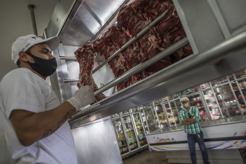 Preços da carne bovina próximos de níveis recordes e a crise de endividamento das famílias ameaçam reduzir o apetite do país durante o torneio (Foto: Bloomberg) Preços da carne bovina próximos de níveis recordes e a crise de endividamento das famílias ameaçam reduzir o apetite do país durante o torneio (Foto: Bloomberg)