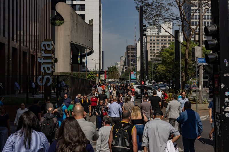 Instituições dizem que há um descompasso entre crédito e depósitos, e que as carteiras de crédito passam a ter um custo de carregamento maior quando os juros sobem Instituições dizem que há um descompasso entre crédito e depósitos, e que as carteiras de crédito passam a ter um custo de carregamento maior quando os juros sobem