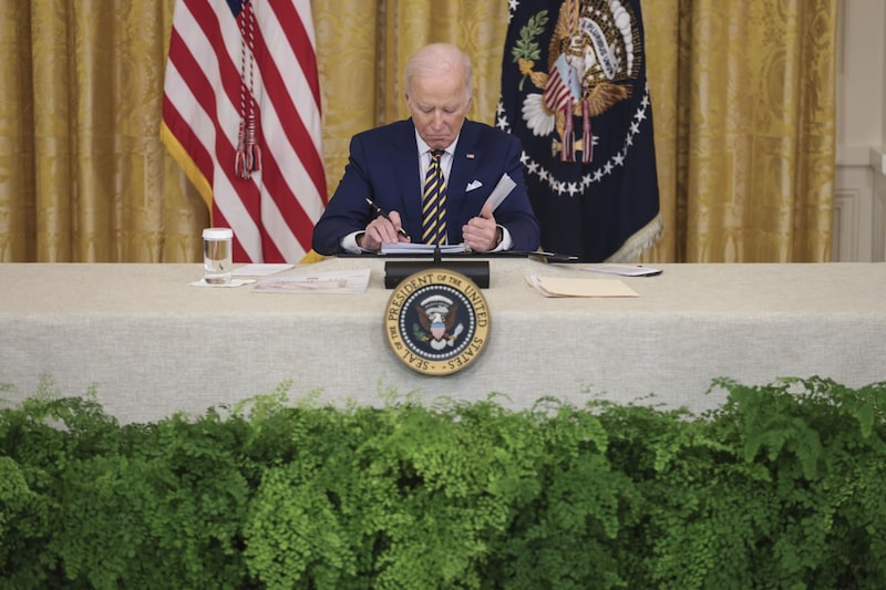 Ambientalistas e democratas fazem plano climático de Biden avançar Ambientalistas e democratas fazem plano climático de Biden avançar