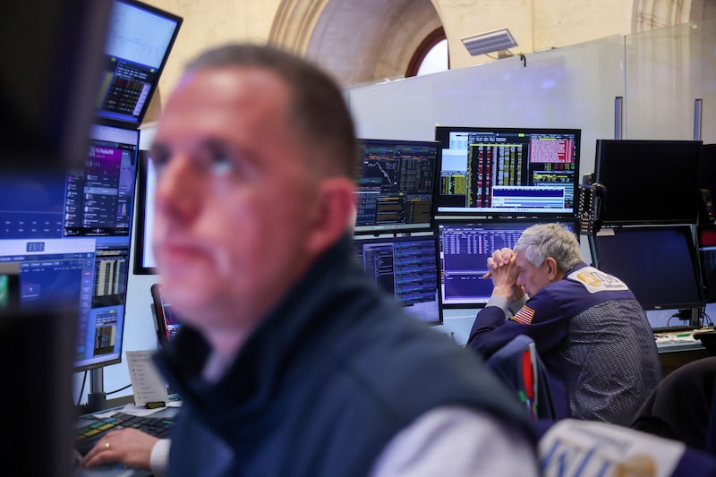 Nasdaq 100 Sinks Into Correction As Big Tech Keeps Falling Nasdaq 100 Sinks Into Correction As Big Tech Keeps Falling