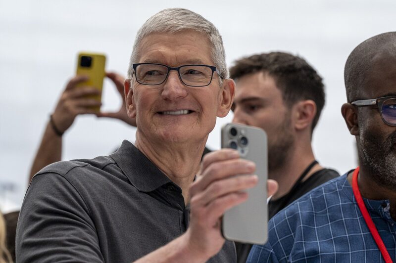 El CEO de Apple se esfuerza por calmar las preocupaciones sobre el iPhone en China El CEO de Apple se esfuerza por calmar las preocupaciones sobre el iPhone en China