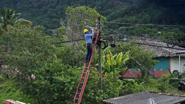 Honduras aprueba reforma eléctrica con cambios en la Enee, tarifas y compra de energía Honduras aprueba reforma eléctrica con cambios en la Enee, tarifas y compra de energía