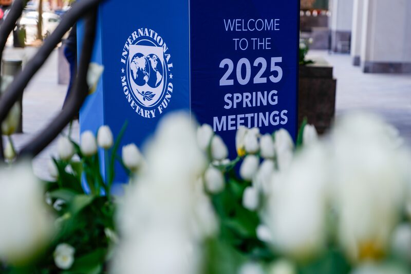 La deuda podría aumentar aún más rápido si no se alivian las tensiones comerciales en el corto plazo. La deuda podría aumentar aún más rápido si no se alivian las tensiones comerciales en el corto plazo.