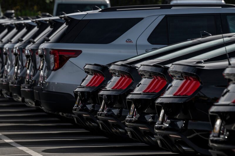 A venda de carros novos em 12 meses aumentou para 15,6 milhões veículos em junho, em comparação com 13 milhões no ano passado A venda de carros novos em 12 meses aumentou para 15,6 milhões veículos em junho, em comparação com 13 milhões no ano passado