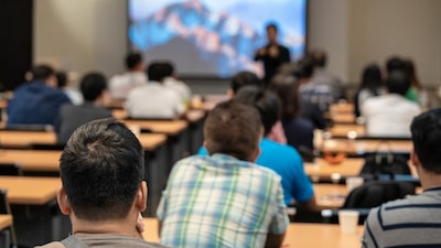 USP retoma aulas presenciais nesta segunda-feira após dois anos de pandemia USP retoma aulas presenciais nesta segunda-feira após dois anos de pandemia
