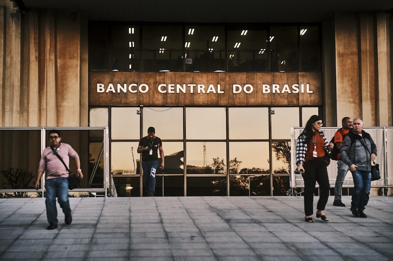 El banco central de Brasil publicará hoy su decisión en su página web después de las 18:30 en Brasilia. El banco central de Brasil publicará hoy su decisión en su página web después de las 18:30 en Brasilia.