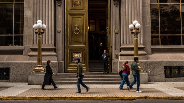 Chile emerge como la excepción en Latam y alimenta apuestas por un recorte de tasas Chile emerge como la excepción en Latam y alimenta apuestas por un recorte de tasas
