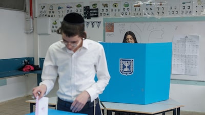 Netanyahu supera a Eisenkot con la mitad de los votos escrutados en las elecciones de Israel Netanyahu supera a Eisenkot con la mitad de los votos escrutados en las elecciones de Israel