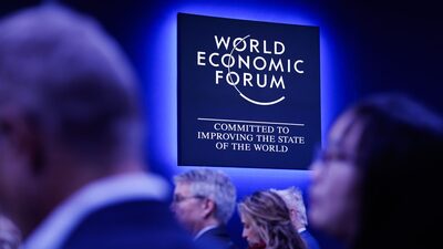 Trump é o centro das atenções em Davos. Mesmo a mais de 6.700 km de distância Trump é o centro das atenções em Davos. Mesmo a mais de 6.700 km de distância