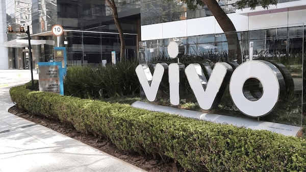 Vivo planeja acelerar venda de cobre de rede antiga e levantar cerca de R$ 3 bilhões Vivo planeja acelerar venda de cobre de rede antiga e levantar cerca de R$ 3 bilhões