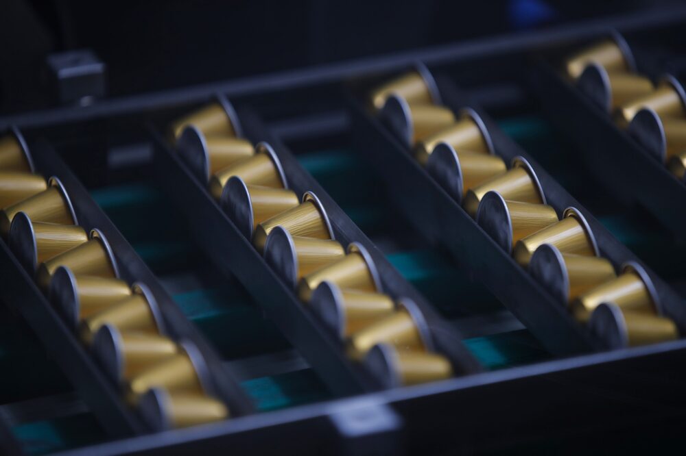 Cápsulas da Nespresso: vendas são alavancadas por uso em escritórios para atender profissionais que voltam ao modelo presencial (Foto: Stefan Wermuth/Bloomberg) Cápsulas da Nespresso: vendas são alavancadas por uso em escritórios para atender profissionais que voltam ao modelo presencial (Foto: Stefan Wermuth/Bloomberg)