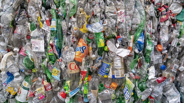 É possível parar de usar plástico – você pode começar aos poucos É possível parar de usar plástico – você pode começar aos poucos