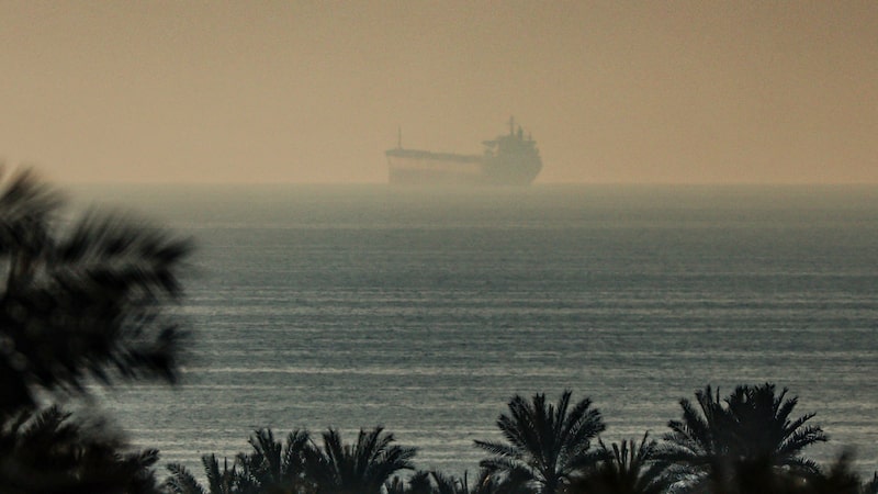 Trump pressiona por reabertura de Ormuz antes de negociações entre EUA e Irã Trump pressiona por reabertura de Ormuz antes de negociações entre EUA e Irã
