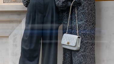 Setor de luxo busca contornar os percalços da guerra e manter otimismo para 2026 Setor de luxo busca contornar os percalços da guerra e manter otimismo para 2026