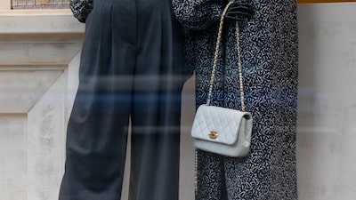 Setor de luxo busca contornar os percalços da guerra e manter otimismo para 2026 Setor de luxo busca contornar os percalços da guerra e manter otimismo para 2026