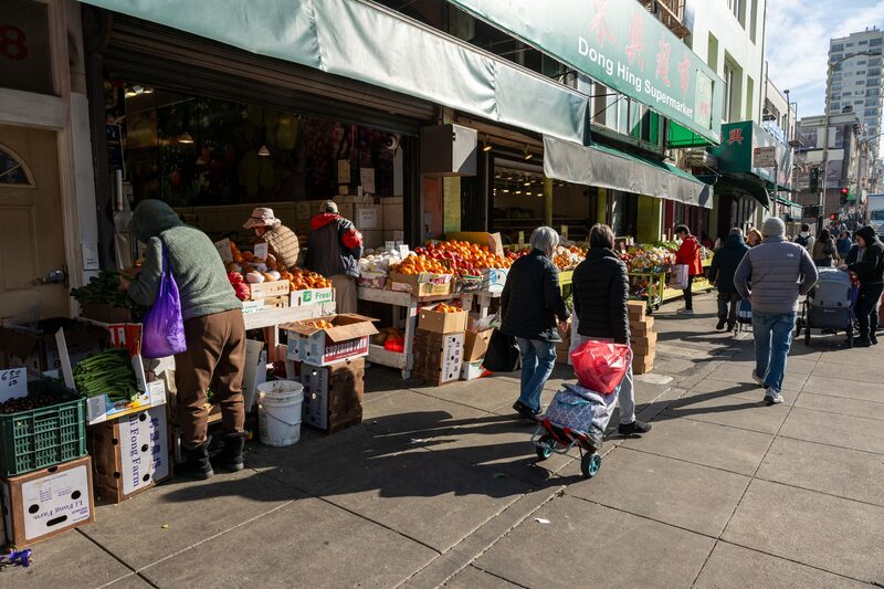 Compradores en el barrio de Chinatown de San Francisco. Fotógrafo: David Paul Morris/Bloomberg Compradores en el barrio de Chinatown de San Francisco. Fotógrafo: David Paul Morris/Bloomberg
