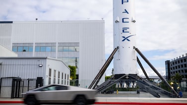 Elon Musk podría llevar a Tesla y SpaceX a cotizar bajo la X, el símbolo que quedó libre en Wall Street Elon Musk podría llevar a Tesla y SpaceX a cotizar bajo la X, el símbolo que quedó libre en Wall Street