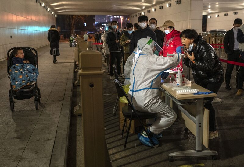 Los residentes hacen fila para hacerse la prueba de Covid-19 en Beijing el 17 de noviembre. Los residentes hacen fila para hacerse la prueba de Covid-19 en Beijing el 17 de noviembre.