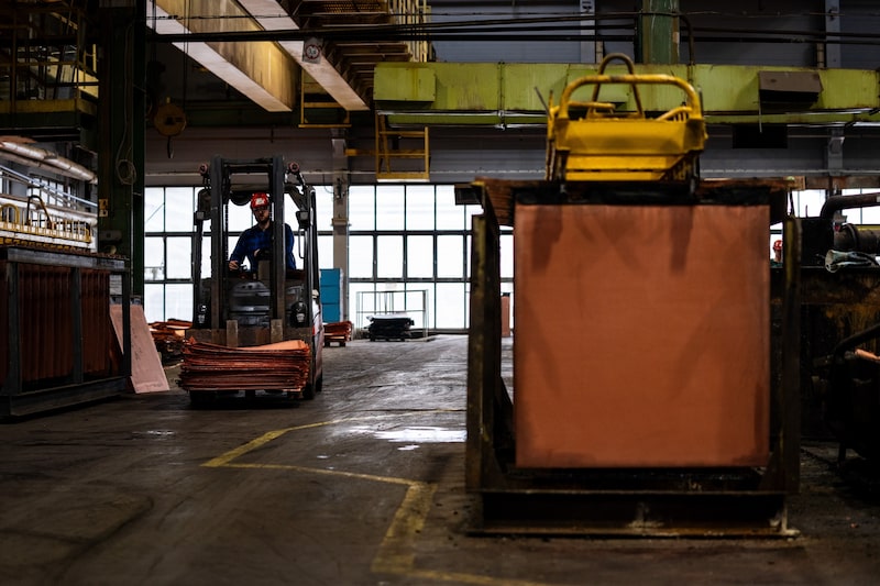 EE.UU. recibió al menos 600.000 toneladas de cobre semiacabado el año pasado, según la Comisión de Comercio Internacional de EE.UU. Fotografía: Damian Lemanski/Bloomberg EE.UU. recibió al menos 600.000 toneladas de cobre semiacabado el año pasado, según la Comisión de Comercio Internacional de EE.UU. Fotografía: Damian Lemanski/Bloomberg