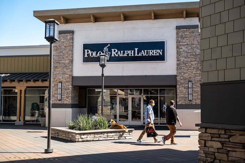 Una tienda de Ralph Lauren por delante de las cifras de ganancias Una tienda de Ralph Lauren por delante de las cifras de ganancias