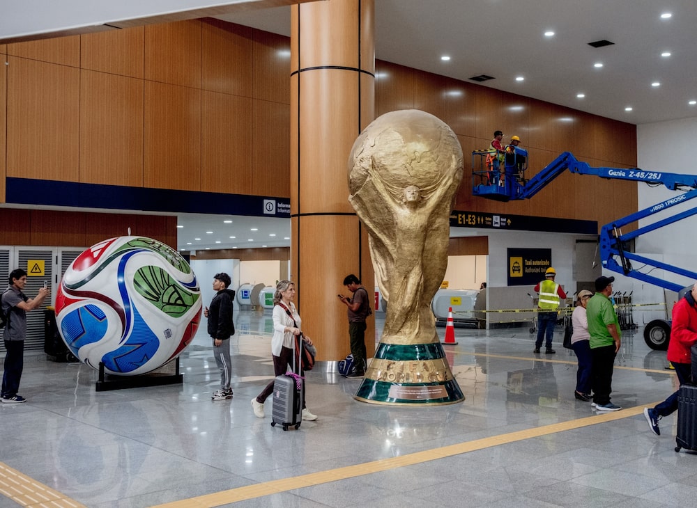 Exposição sobre a Copa do Mundo no aeroporto Benito Juárez (Foto: Fred Ramos/Bloomberg) Exposição sobre a Copa do Mundo no aeroporto Benito Juárez (Foto: Fred Ramos/Bloomberg)