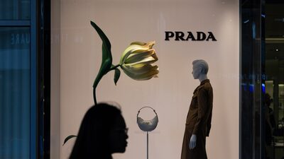 CEO da Prada diz que grupo de luxo não está em busca de aquisições CEO da Prada diz que grupo de luxo não está em busca de aquisições