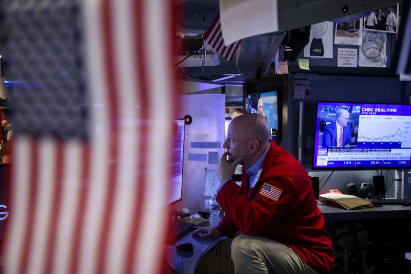 Stocks Join Bonds Higher As Fed-Hike Wagers Fade Stocks Join Bonds Higher As Fed-Hike Wagers Fade