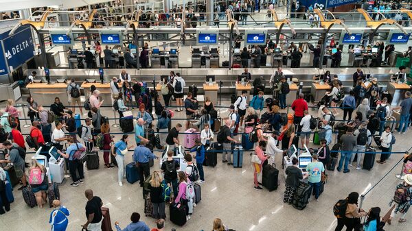 EE.UU. reducirá en 10% la capacidad en varios aeropuertos mientras persiste el cierre EE.UU. reducirá en 10% la capacidad en varios aeropuertos mientras persiste el cierre